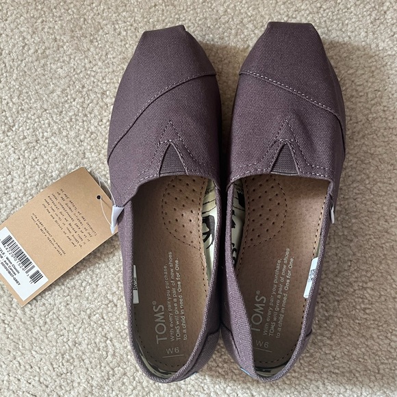 Toms 6 - Picture 1 of 5